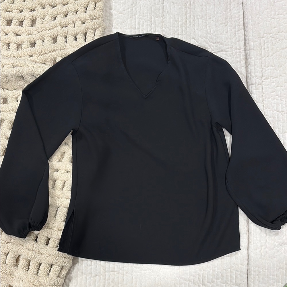 Tahari Black Long Sleeve Blouse Elegant Design